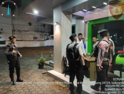 Personil Polres Metro dan Polsek Jajaran Patroli Dialogis Dengan Masyarakat Waspada Aksi Premanisme