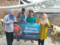 RAYAKAN IDUL ADHA, CENTRAL PLAZA LAMPUNG BAGIKAN HEWAN QURBAN UNTUK MASYARAKAT SEKITAR