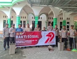 Sambut Hari Bhayangkara Ke 79, Polsek Buay Bahuga Bakti Sosial Bersihkan Masjid Istiqomah