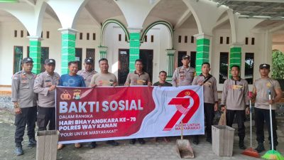 Sambut Hari Bhayangkara Ke 79, Polsek Buay Bahuga Bakti Sosial Bersihkan Masjid Istiqomah