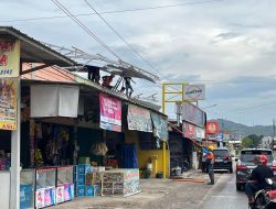 Diterjang Angin Kencang, PLN Tanjung Karang Bergerak Cepat Pulihkan Listrik di Sejumlah Wilayah Bandar Lampung