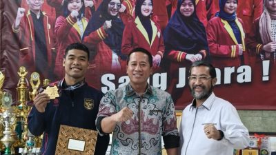 Mahathir Muhammad melepas Atlit Karate Lampung  ke Sea Games 2025