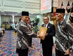 Prof. I Ketut Seregig Guru Besar Hukum Pidana UBL ,  Raih Penghargaan Sebagai Purnawirawan Polri Berprestasi
