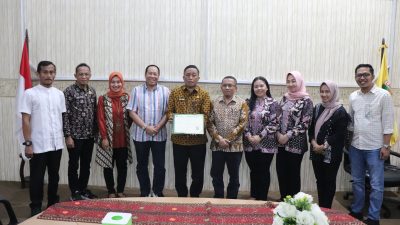 BPJS Ketenagakerjaan Bandar Lampung Serahkan Santunan Kematian dan Kartu Peserta Kepada Honorer Pemprov Lampung