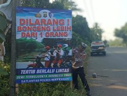 Ops Patuh Krakatau 2025 : Polisi Himbau Pengendara Pakai Helm SNI Lewat Banner