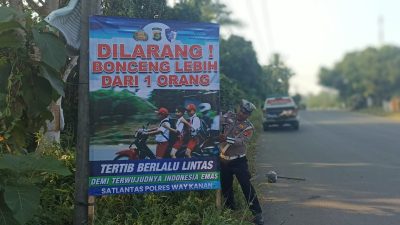 Ops Patuh Krakatau 2025 : Polisi Himbau Pengendara Pakai Helm SNI Lewat Banner