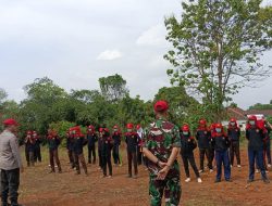 Polsek Gunung Labuhan Laksanakan Pembinaan dan Latihan Paskibra di Lapangan