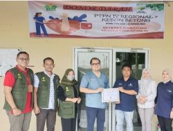 Semarak HUT RI ke -80, PTPN IV Regional VII Gelar Baksos