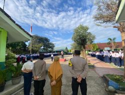 Police Goes To School, Kapolsek Metro Timur Jadi Pembina Upacara di SMP N 7 Metro