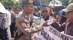 Aksi Heroik Polisi Beri Perhatian pada Warga, Kapolres Tulang Bawang Tegaskan: ‘Kami Selalu Siap Lindungi dan Melayani