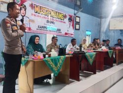 Kanit Binmas Hadiri Musrenbang Berikan Pembinaan di Balai Kampung Sukajadi