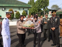 Bentuk Sinergitas, Jajaran Polres Lampung Utara Berikan Kejutan Hari Ulang Tahun TNI Ke- 80