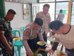HUT TNI Ke- 80,  Kapolsek Ucapkan Selamat dan Potong Tumpeng di Koramil Way Tuba