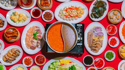 Nikmati Kehangatan dan Cita Rasa Asia dalam Menu Baru “Steamboat Sensation” di Akar Hotels & Resorts
