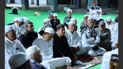 Tausiah Subuh Semarakkan Rangkaian Iktikaf di Masjid Agung Al Hijrah