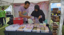 PTPN I Beri Pinjaman Rp100 Juta untuk Usaha Kue “Lies Cook” Benny Yoga Perdana