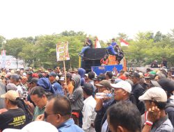 Aksi Unjuk Rasa Guncang Tulang Bawang!  Kapolres Tulang Bawang : Polisi Hadir Redakan Panasnya Aspirasi Rakyat