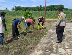 Sinergi Tanpa Batas! Polsek Dente Teladas dan Warga Bahu Membahu Jaga Lingkungan