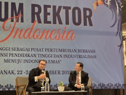 Rektor Universitas Teknokrat Indonesia, Dr. HM Nasrullah Yusuf  jadi moderator dalam seminar nasional FRI 2025