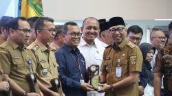 BPS Provinsi Lampung Raih Anugerah Keterbukaan Informasi Publik 2025 sebagai Instansi Vertikal Informatif