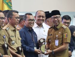BPS Provinsi Lampung Raih Anugerah Keterbukaan Informasi Publik 2025 sebagai Instansi Vertikal Informatif