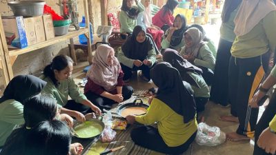 Mahasiswa UM Metro Dampingi KWT Rejoagung Kembangkan Produk Unggulan Berbasis Potensi Desa