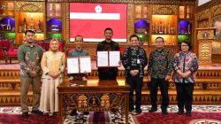 Magister Bahasa Inggris UTI Latih Guru SMP Kembangkan Media Pembelajaran Berbasis AI