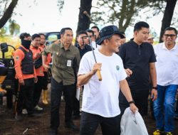 Lewat Aksi Bersih Sampah, Ahmad Luthfi Bersama Ribuan Orang Canangkan Gerakan Jawa Tengah ASRI