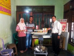 Pelatihan dan Digitalisasi UMKM, Tim PKM Polinela Dorong Peningkatan Omzet Mitra